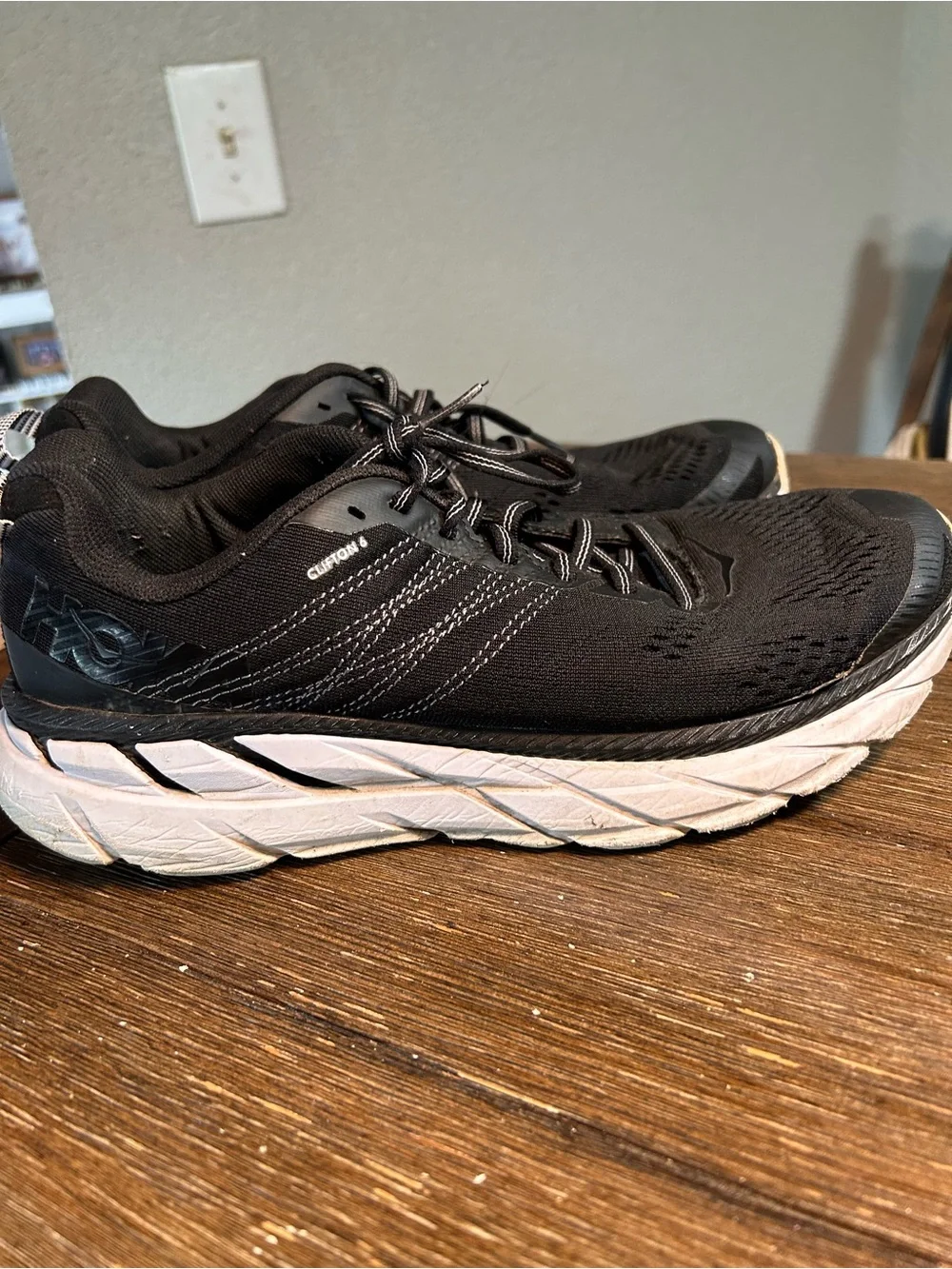 Hoka one Clifton 6 size 10